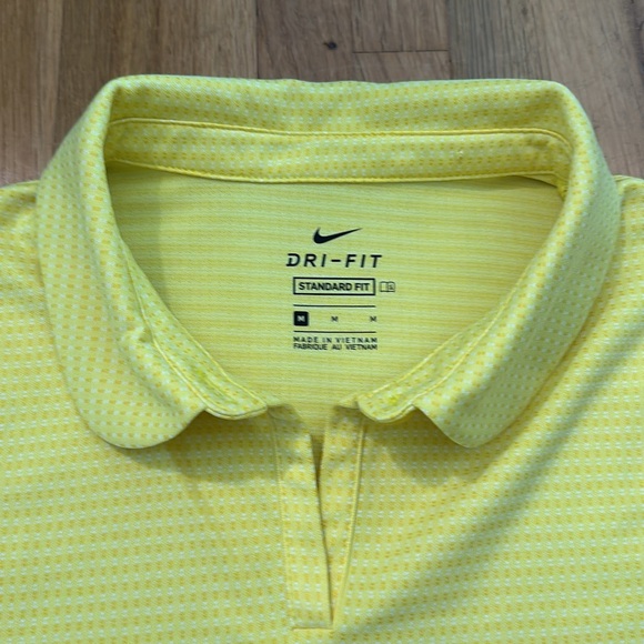 *last chance* Nike | Women’’s dri-ft collared, sleeveless top - Picture 2 of 16